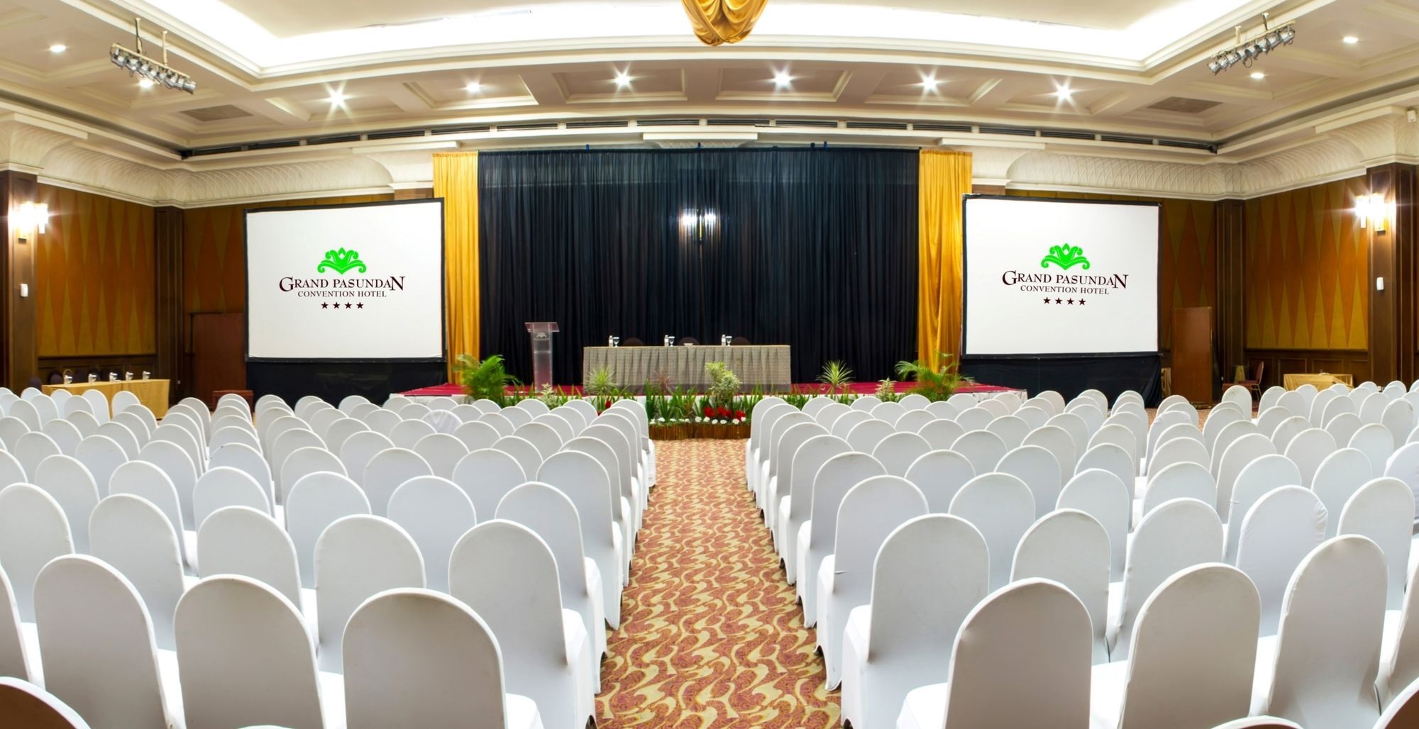 Grand Pasundan Convention Hotel Bandung Exterior foto